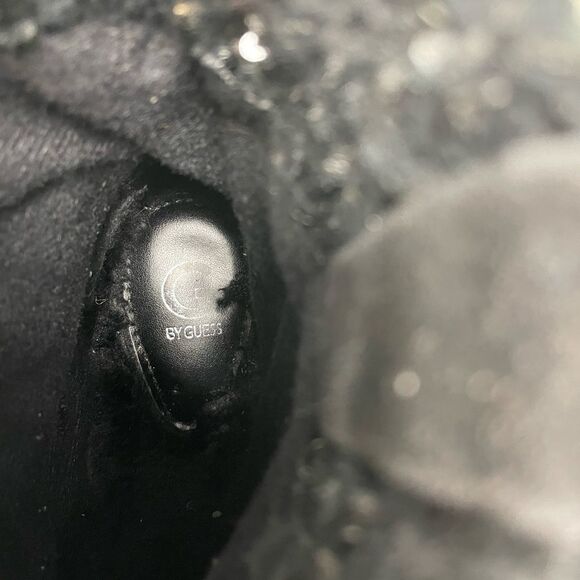 Guess, black suede quilted ankle booties 9M - Picture 5 of 6